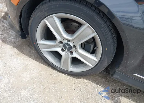 2011 Mercedes-Benz C 300 Luxury 4Matic/Sport 4Matic из США, поврежденный, VIN WDDGF8BB6BR153397